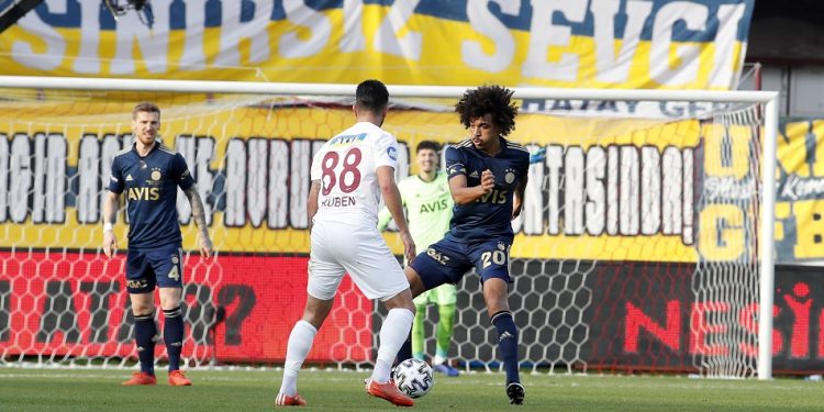فنربخشه يهزم هاتاي سبور ويواصل تصدر الدوري التركي