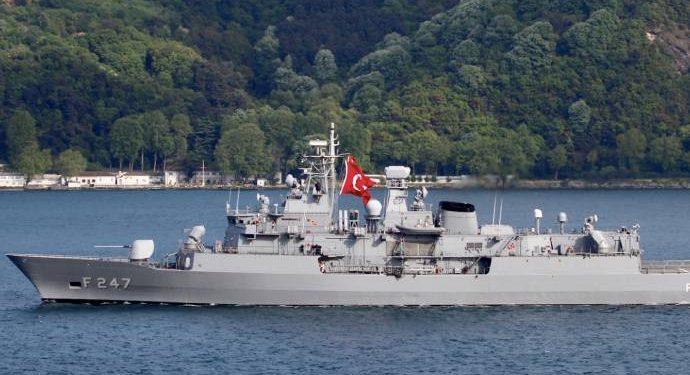 مقاتلات يونانية تتحرش بسفينة تركية