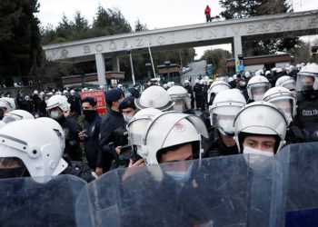 اتحاد رجال الأعمال الأتراك يدعم طلاب جامعة البسفور