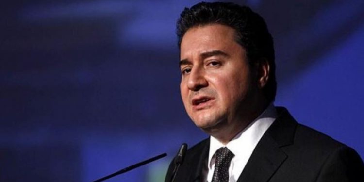 باباجان: حكومة أردوغان “مافيا” تنصب المؤامرات للشعب