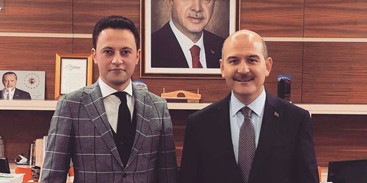 بعد دفاع وزير الداخلية عنه.. مسؤول بالحزب الحاكم يعترف