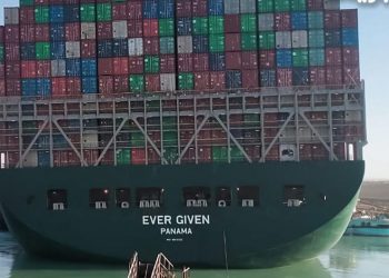 مصر.. تعويم السفينة الجانحة في قناة السويس بنجاح