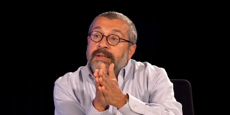كاتب: أردوغان يتذرع بالحزب الكردي لتنفيذ “سياسة عنيفة”