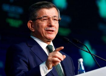 داود أوغلو لأردوغان: لماذا تحني رأسك أمام الصين؟