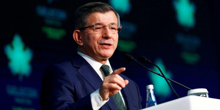 داود أوغلو لأردوغان: لماذا تحني رأسك أمام الصين؟