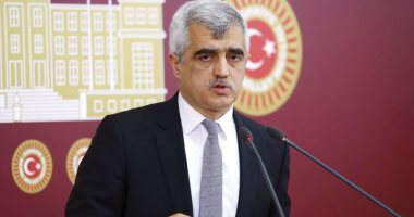 تركيا.. نائب ينتظر الشرطة في البرلمان لاعتقاله!