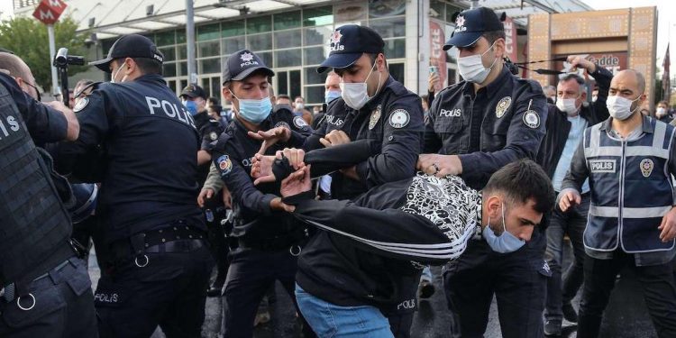 “رايتس ووتش” تدعو اشنطن وبروكسل لموقف صارم بحق أردوغان