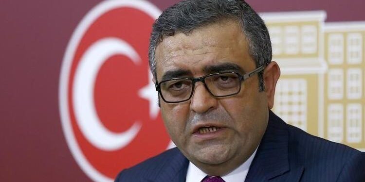 برلماني تركي: “حقوق الإنسان” التي أعلنها أردوغان هل ستفرج عن دميرتاش وكافالا؟