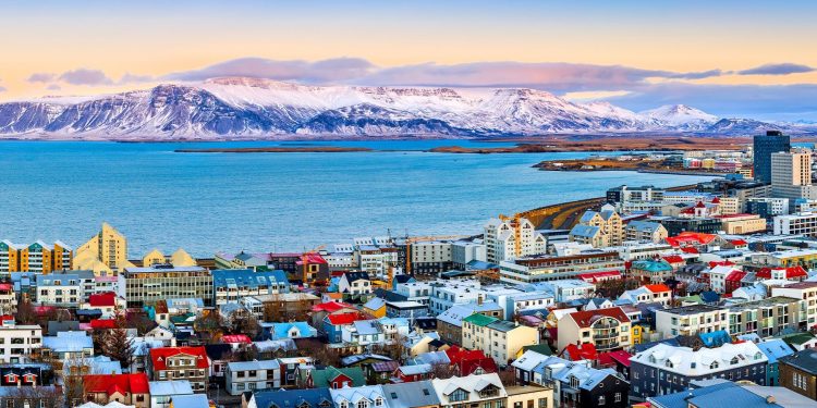 17 ألف هزة أرضية في أسبوع واحد.. الأرض تهتز على مدار 24 ساعة في أيسلندا!