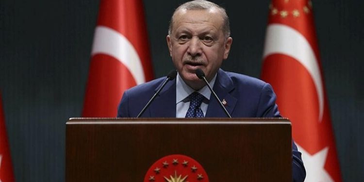 مجددًا.. أردوغان يطالب الأتراك بتحويل أموالهم والذهب إلى ليرات