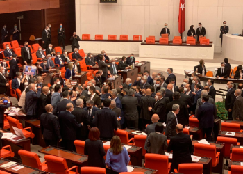 تركيا.. إدانة واسعة لاعتقال جرجرلي أوغلو من البرلمان