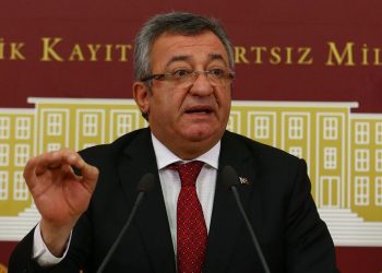 برلماني معارض: تركيا دولة بها أكثر رئيس مُكلف في العالم