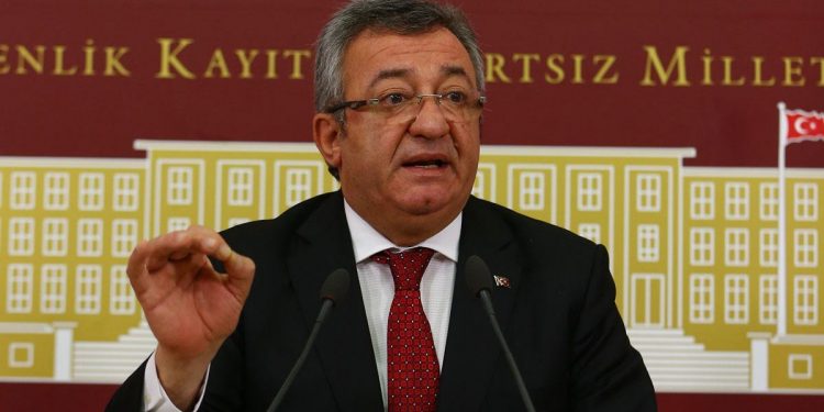 برلماني معارض: تركيا دولة بها أكثر رئيس مُكلف في العالم