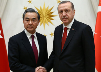 وزير خارجية الصين يزور تركيا في ظل جدل حول “الأويغور”