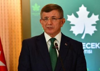 داود أوغلو يدعو أردوغان لببيع الطائرات الرئاسية!