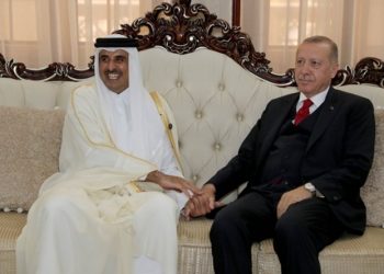 صحيفة عربية: رؤوس الأموال القطرية لن تنقذ أردوغان هذه المرة