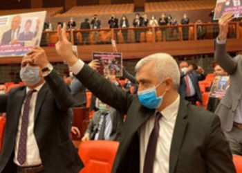 تركيا.. جرجرلي أوغلو يرفض مغادرة البرلمان