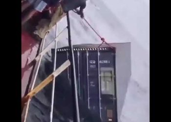 صيادون يعثرون على كنز ثمين في عرض البحر