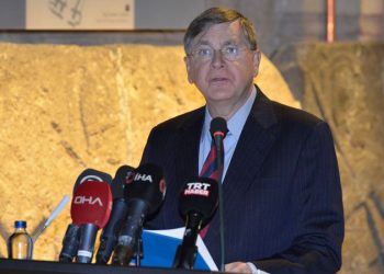 السفير الأمريكي في أنقرة: على تركيا التخلي عن الصورايخ الروسية