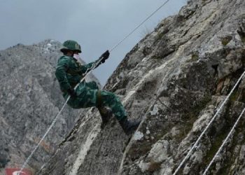 تركيا تدرب عسكريين من أذربيجان على تسلق الجبال
