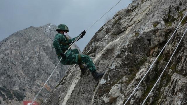 تركيا تدرب عسكريين من أذربيجان على تسلق الجبال