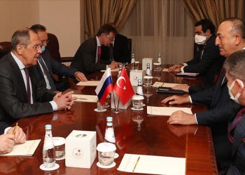 وزير خارجية تركيا يلتقي نظيره الروسي في قطر