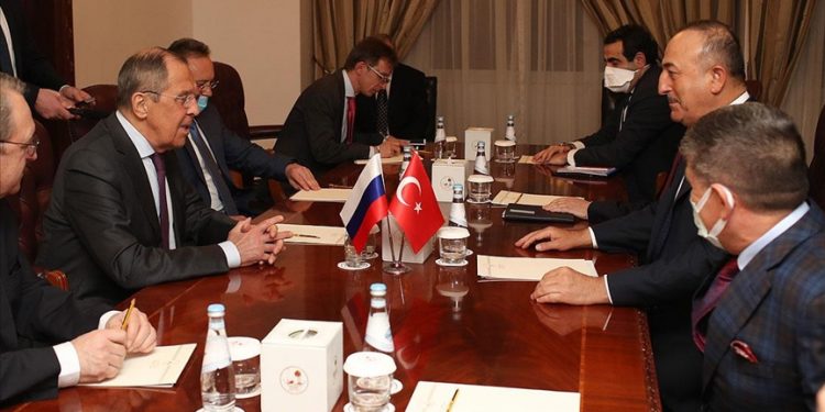 وزير خارجية تركيا يلتقي نظيره الروسي في قطر