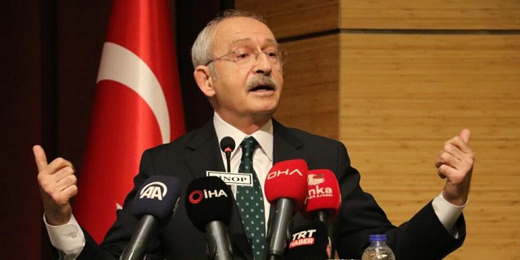 كليجدار أوغلو: أردوغان يرسل قوات خاصة إلى حزبنا لإزالة لافتات!