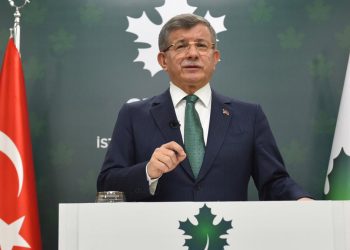 داوود أوغلو: قد تعقد انتخابات مبكرة هذا العام