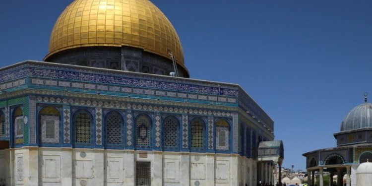 تداعيات قرار عباس تأجيل الانتخابات التشريعية محليًّا ودوليًا