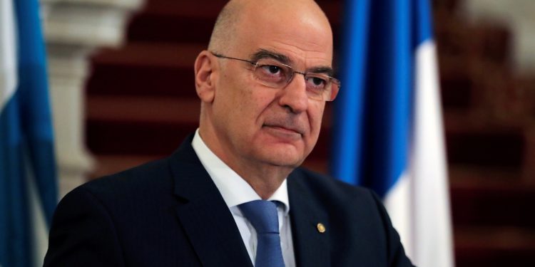 أول تعليق من وزير خارجية اليونان بعد المشادة مع نظيره التركي