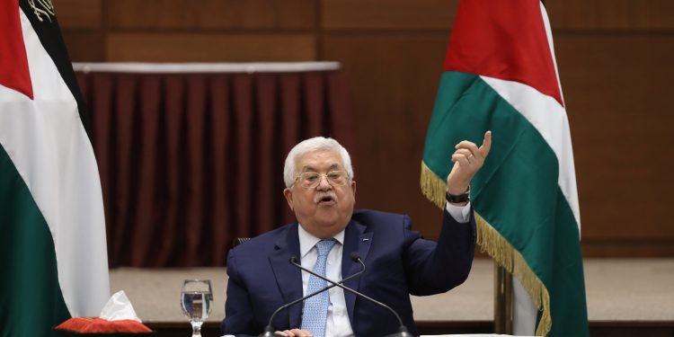 الرئيس الفلسطيني يرفض الرد على مكالمة من وزير الخارجية الأمريكي