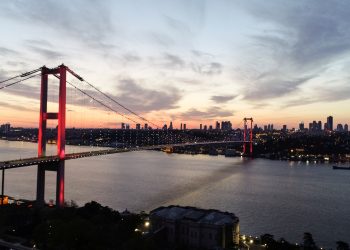 أردوغان يعلن موعد تشييد أول جسر فوق قناة اسطنبول