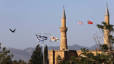 أنقرة تؤكد دعمها الكامل لمبدأ “حل الدولتين” في جزيرة قبرص وتجري مباحثات مع الأمم المتحدة