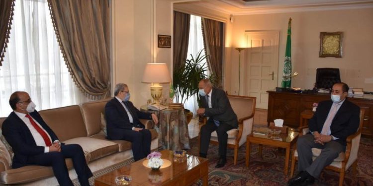 أبو الغيط يلتقي بوزير الخارجية التونسي في قرطاج