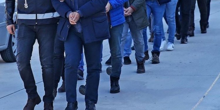 تركيا.. اعتقال 54 من الجيش والشرطة