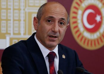 برلماني تركي: وزيرة التجارة اشترت معقمات للوزارة من شركتها