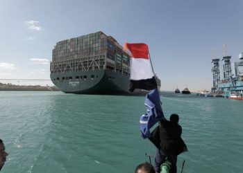 تراجع الازدحام المروري بقناة السويس بعد تحرير “إيفر غيفن”