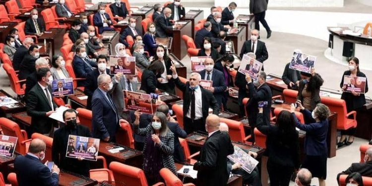 دستور تركيا الجديد.. هل طُبِخَ في مطابخ الحركة القومية أم الأردوغانية؟