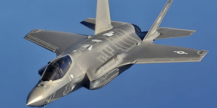 تركيا تصف محاولة استبعادها من برنامج مقاتلات F35 بـ”غير القانوني”.