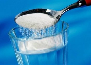 الغرغرة بالماء والملح علاج مفيد.. تعرف على فوائده