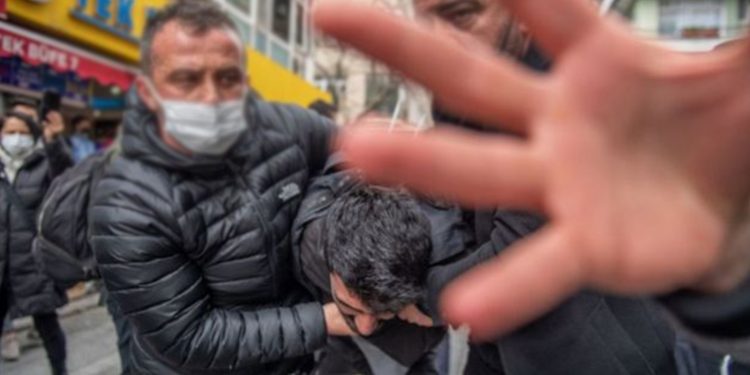 تركيا.. 36 نقابة محاماة ترفع قضايا لإلغاء حظر التصوير
