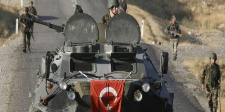 اشتباكات عنيفة بين الجيش التركي ومقاتلين أكراد في دهوك