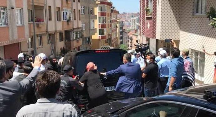 تركيا.. الاعتداء على موكب عمدة إسطنبول