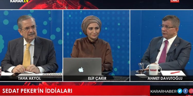 داود أوغلو: أردوغان دمر القيم الأساسية التي نؤمن بها