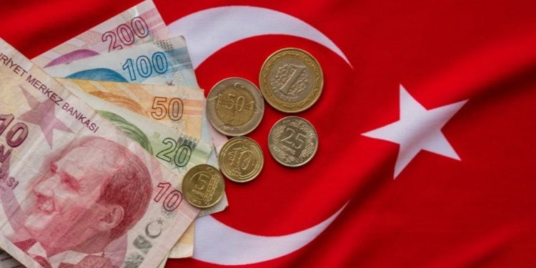 الليرة التركية تتعرض لانخفاض طفيف وتترقّب قرار البنك المركزي