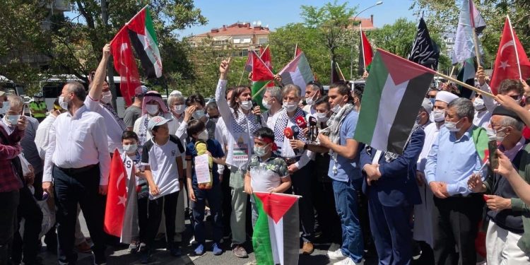 تضامنًا مع الفلسطينين احتجاجات في عموم تركيا ودعوات للتدخّل العسكري