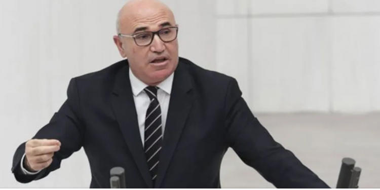 كررها 16 مرة خلال دقيقة.. برلماني تركي: من يحصل شهريًا على 10 آلاف دولار من المافيا؟