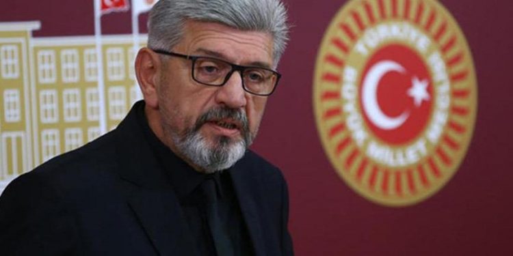 برلماني تركي: الحكومة وفرت حراسة لزعيم مافيا ورفضت تأميني