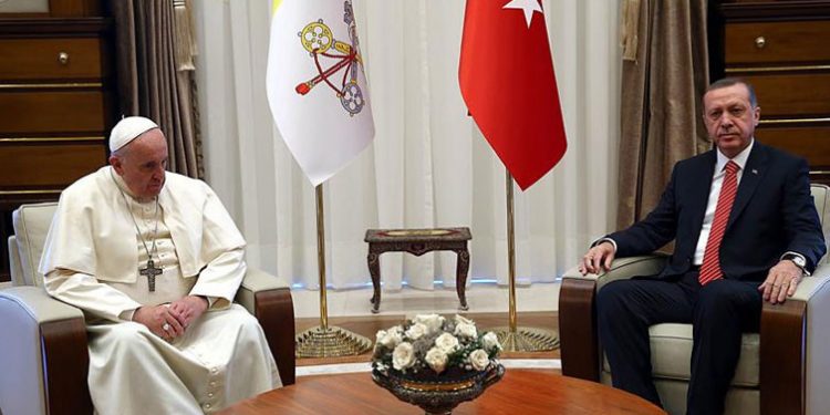 أردوغان يهاتف بابا الفاتيكان